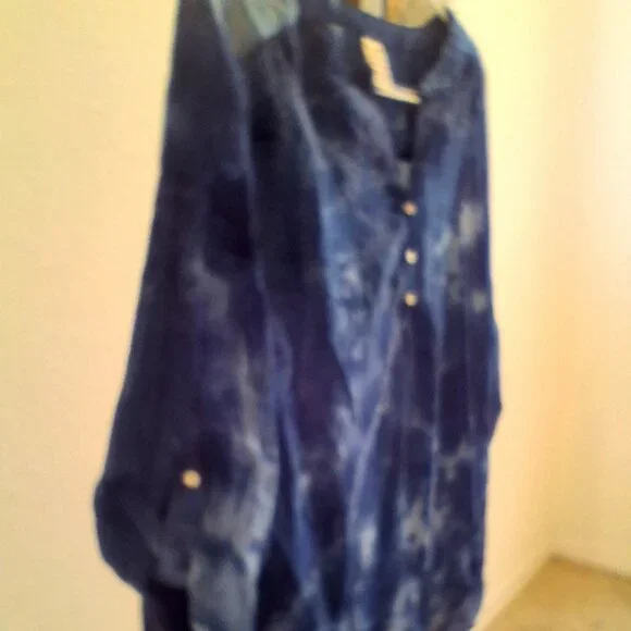 Faded Glory Blue & White Tie Dye V-Neck Top - Picture 5 of 5